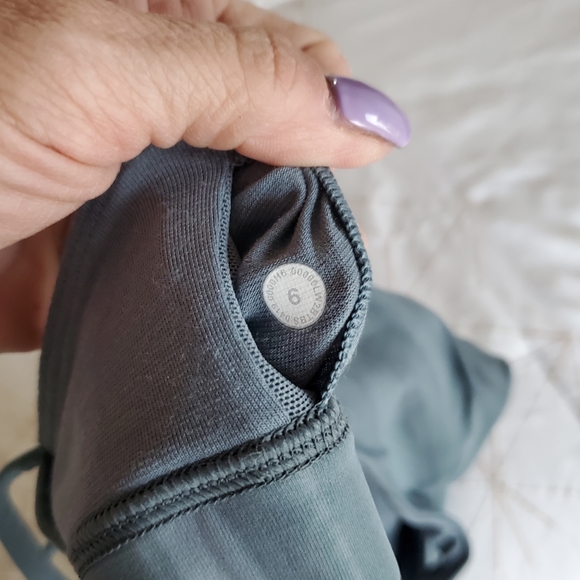 Lululemon sports bra - Picture 3 of 3